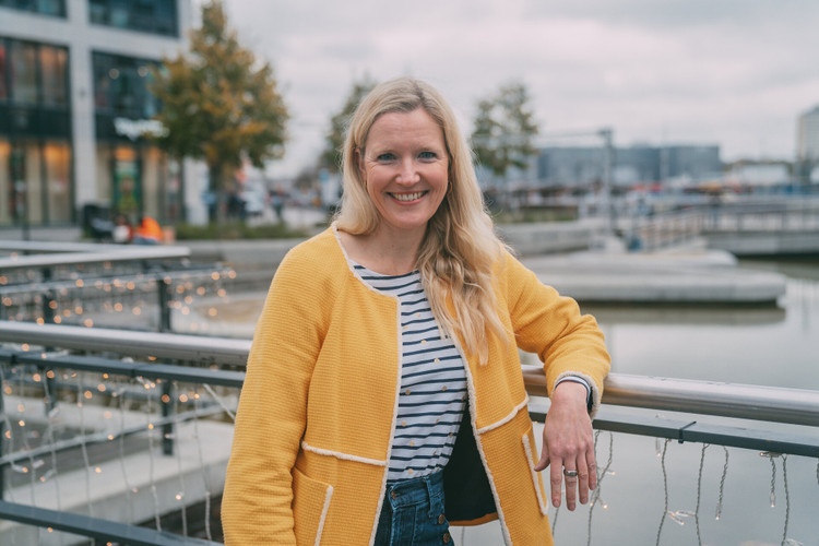  Janine Streu&nbsp;<br>Geschäftsbereichsleiterin<br>Tel.: <a href="tel:0431-679100">0431 / 679 10-59</a><br>Mail: j.streu <a href="mailto:j.streu@kiel-marketing.de">(at) kiel-marketing.de</a>